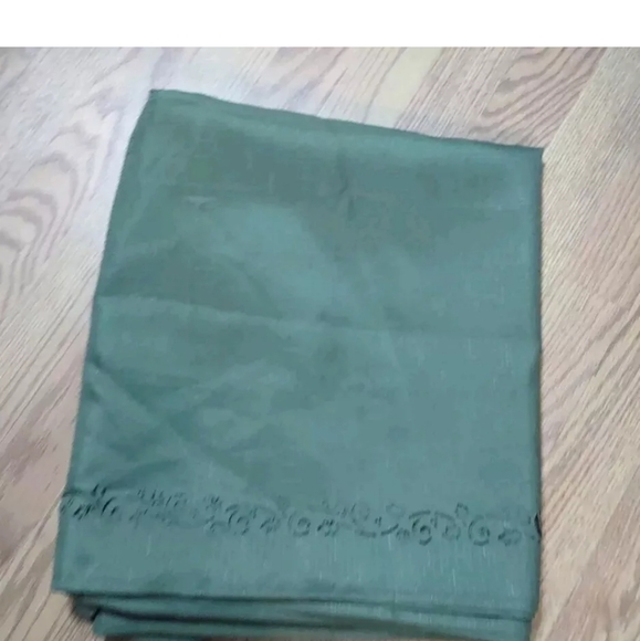 Fall Tablecloth Green With Autumn Leaf Cutouts On The Edge Rectangle 82" X 60" - Picture 3 of 5